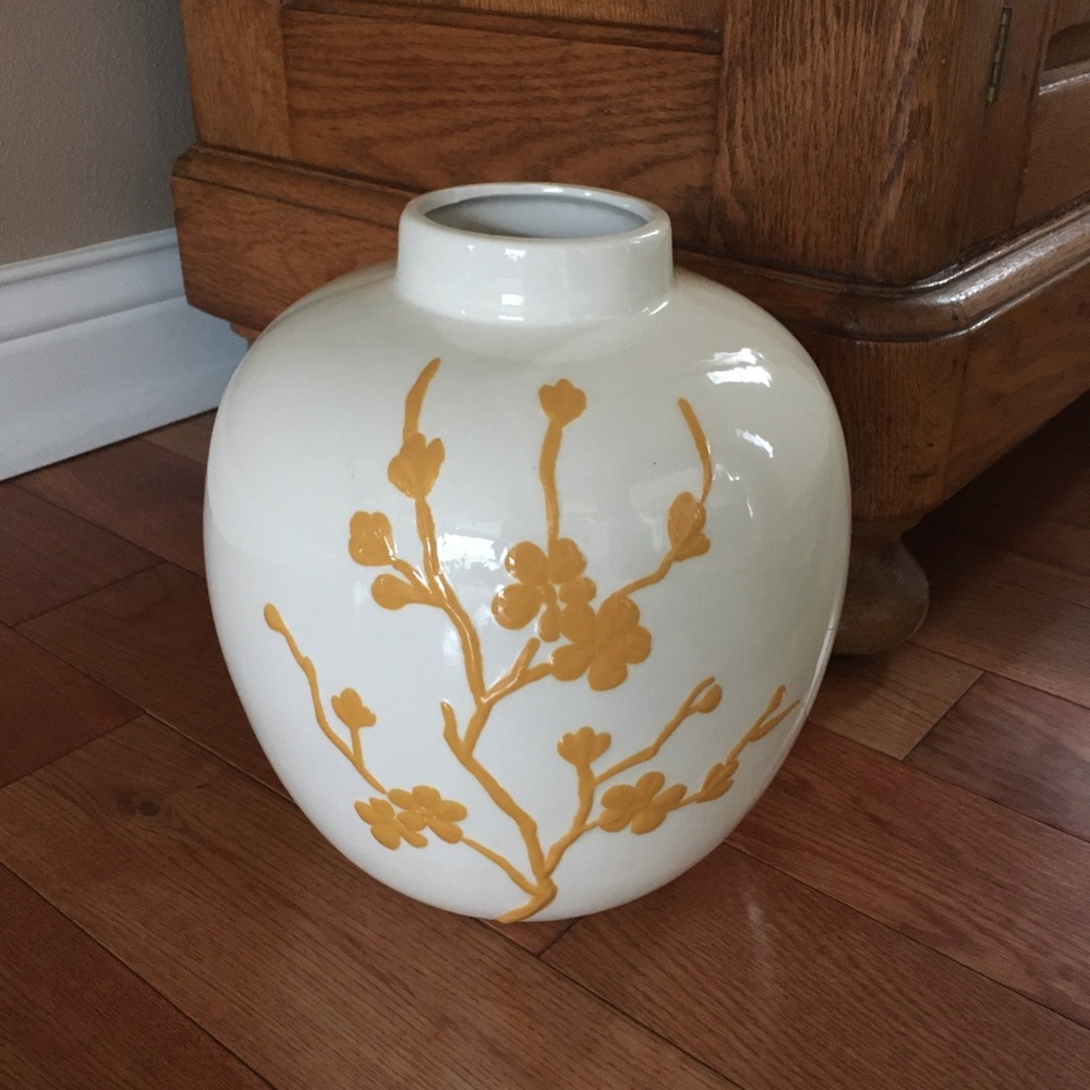 Decorative ceramic vase